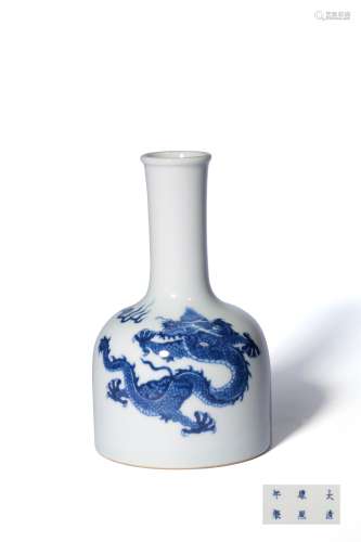 A BLUE AND WHITE VASE,MARK AND PERIOD OF KANGXI