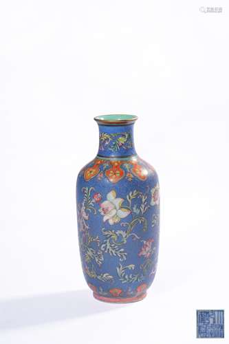 A FAMILLE-ROSE‘FLOWER’ VASE,QING DYNASTY