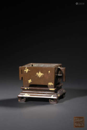 A BRONZE GILT-GOLD CENSER AND STAND,QING DYNASTY