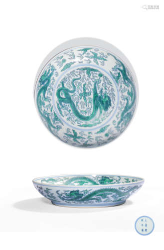 A DOUCAI GREEN-GLAZED‘DRAGON’DISH,MARK AND PERIOD OF KANGXI