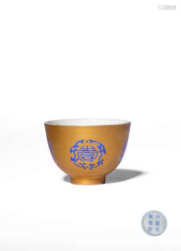 A GOLDEN GLAZED CUP,MARK AND PERIOD OF KANGXI