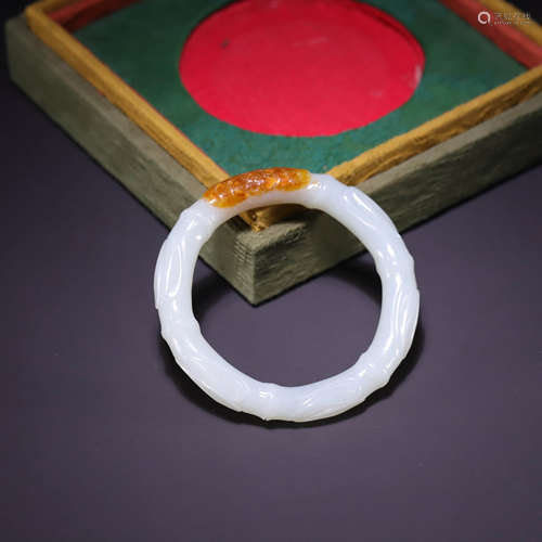 A WHITE JADE BRACELET,QING DYNASTY