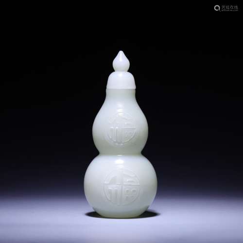 A CARVED WHITE JADE DOUBLE-GOURD VASE,QING DYNASTY