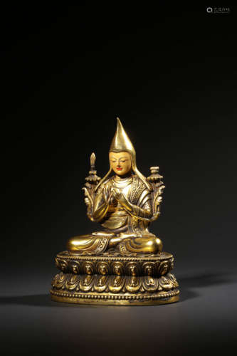 A GILT-BRONZE FIGURE OF TSONG KHAPA,QING DYNASTY