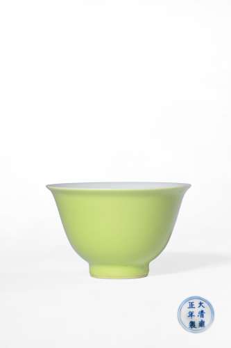 A ‘APPLE-GREEN’-GLAZED CUP,MARK AND PERIOD OF YONGZHENG