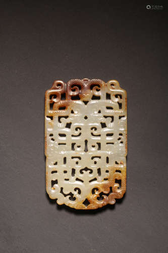 A CARVED JADE ‘DRAGON’PENDANT,475-221 BC