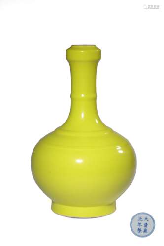 A LEMON-YELLOW-GLAZED VASE,MARK AND PERIOD OF YONGZHENG