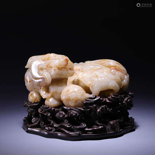 A WHITE AND RUSSET JADE‘LION’GROUP,QING DYNASTY