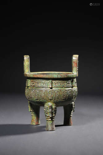 A BRONZE RITUSL TRIPOD FOOD VESSEL,WARRING STATES PERIOD