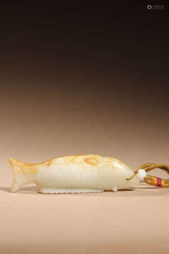 A CARVED WHITE JADE‘FISH’PENDANT,QING DYNASTY