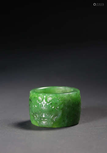 A SPINACH-GREEN JADE‘DRAGON’ARCHER'S RING,QING DYNASTY