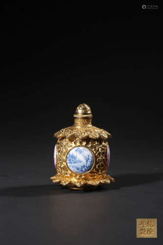 AN ENAMELLED COPPER SNUFF BOTTLE,MAKE AND PERIOD OF QIANLONG