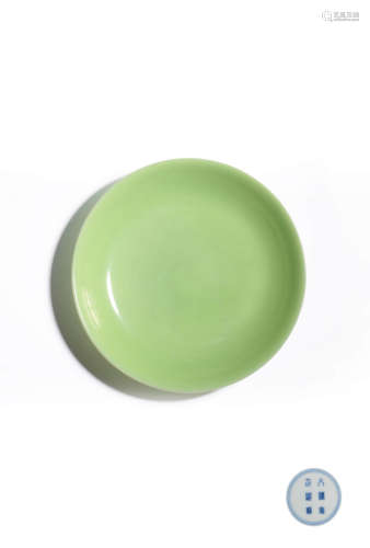 A ‘APPLE-GREEN’-GLAZED DISH,MARK AND PERIOD OF YONGZHENG