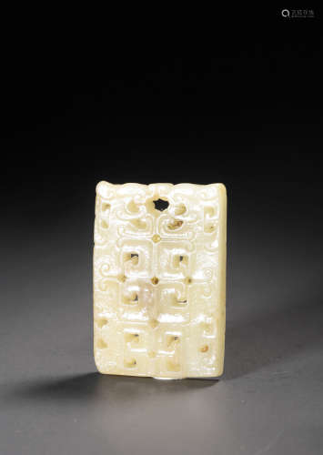 A YELLOW JADE PENDANT,QING DYNASTY