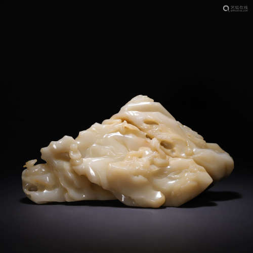 A CARVED WHITE JADE ORNAMENT,QING DYNASTY