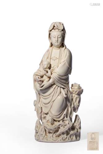 A DEHUA FIGURE OF GUANYIN,MING DYNASTY