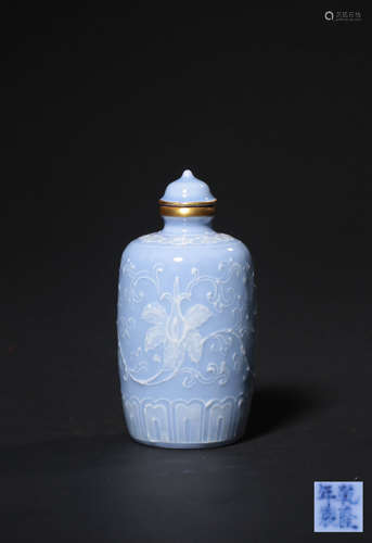 AN AUBERGINE-GLAZED‘FLOWER’SNUFF BOTTLE,MARK AND PERIOD OF Q...