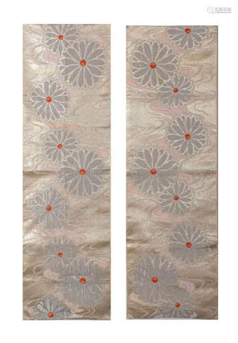 A PAIR OF EMBROIDERED ‘FLOWER' PANEL,QING DYNASTY