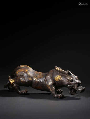 A GILT-BRONZE FIGURE OF MYTHICAL BEAST,QING DYNASTY