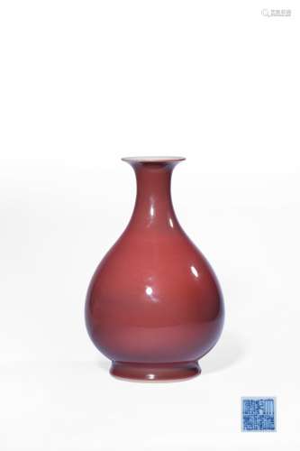 A PEACHBLOOM-GLAZED PEAR-SHAPED VASE,MARK AND PERIOD OF QIAN...