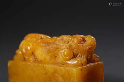 A CARVED TIANHUANG‘BEAST’SQUARE SEAL,QING DYNASTY