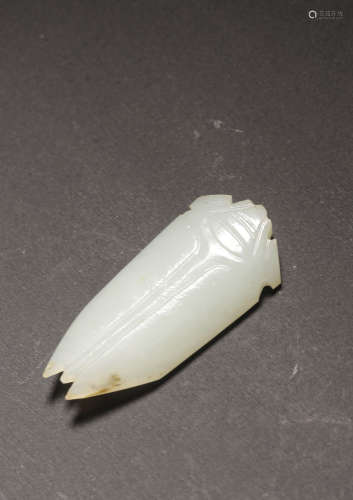 A CARVED WHITE JADE PENDANT,QING DYNASTY