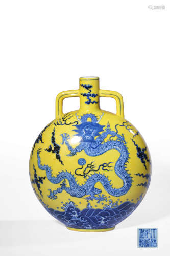 A YELLOW-ENAMELLED BLUE AND WHITE‘DRAGON’MOONFLASK,MARK AND ...
