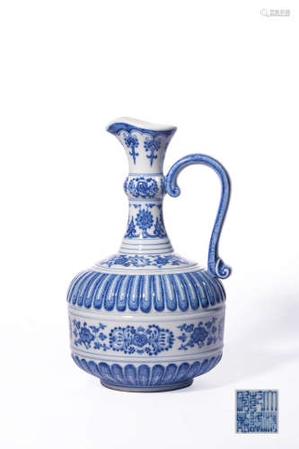 A BLUE AND WHITE EWER,QIANLONG PERIOD