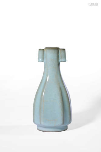 A GUANYAO VASE,SONG DYNASTY