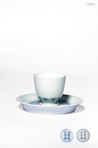 A DOUCAI‘FLOWER’CUP AND CUPSTAND，MARK AND PERIOD OF YONGZHEN...