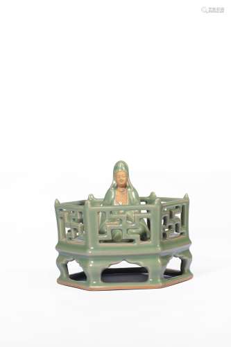 A LONGQUAN CELADON-GLAZED FIGURE OF GUANYIN,MING DYNASTY