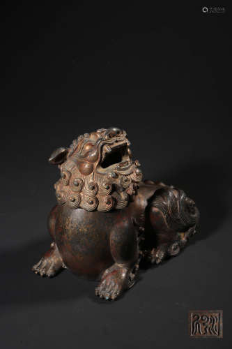 A GILT-BRONZE‘LION’CENSER AND COVER,QING DYNASTY