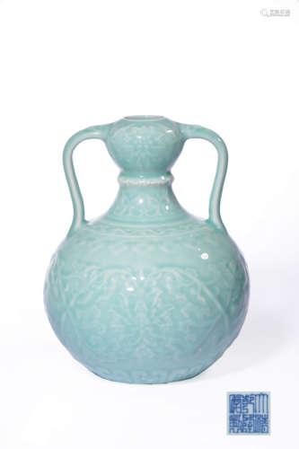 A CELADON-GLAZED VASE,MARK AND PERIOD OF QIANLONG