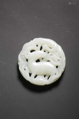 A WHITE OPENWORK ‘LINZHI’JADE PENDANT,QING DYNASTY