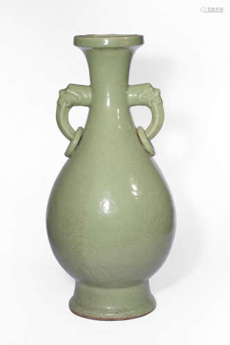 A LONGQUAN CELADON VASE,MING DYNASTY