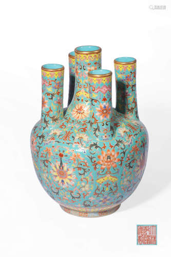 A TURQUOISE-GROUND FAMILLE-ROSE FIVE-SPOUTED VASE,MARK AND P...