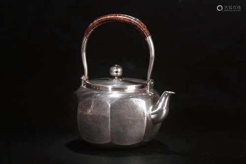 A TIN TEAPOT WITH HANDLE,QING DYNASTY