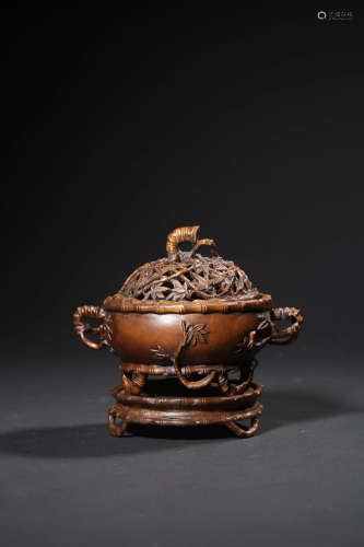 A CARVED BOXWOOD CENSER,COVER AND STAND,QING DYNASTY
