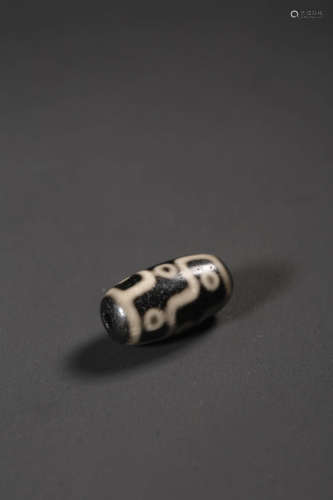 A NINE-EYED DZI BEAD