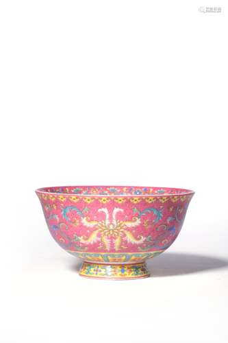 A ROUGE-GROUND FAMILLE-ROSE BOWL,MARK AND PERIOD OF QIANLONG