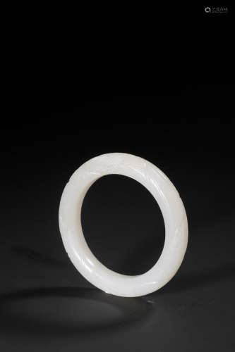 A CARVED WHITE JADE BANGLE,QING DYNASTY