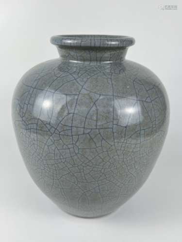 A ge-type baluster vase, Qing Dynasty Pr.