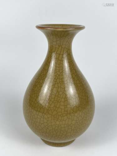 A monochrome vase, Qing Dynasty Pr.
