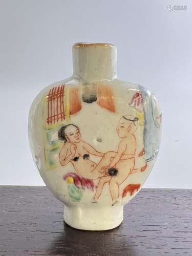 An erotic scene rare snuff bottle, Mid Qing Dynasty Pr.