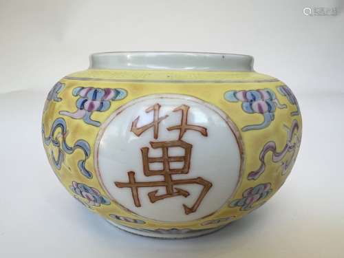 A famille rose brush pot, Qing Dynasty Pr.