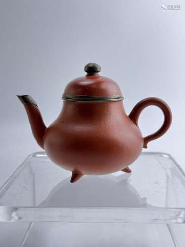 A tripodia teapot, Qing Dynasty Pr.