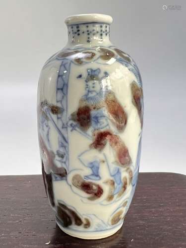 A fine story showing underglaze red and blue&white snuff bot...