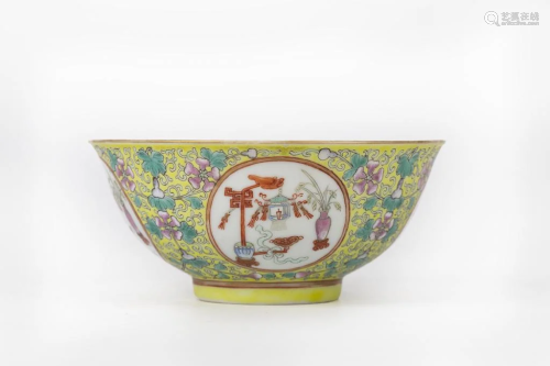 Famille Rose Yellow-Ground 'Hundred Antiques' Bowl...