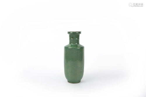 Green Crackle Glazed Rouleau Vase, Qing Dynasty