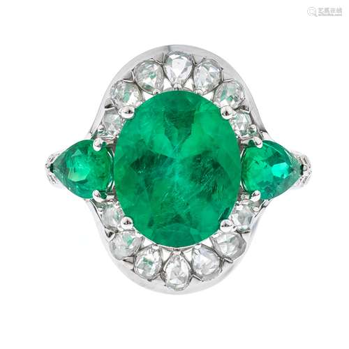 18k Emerald Diamond Ring